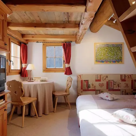 Chesarina Chalet Holiday home La Punt-Chamues-ch